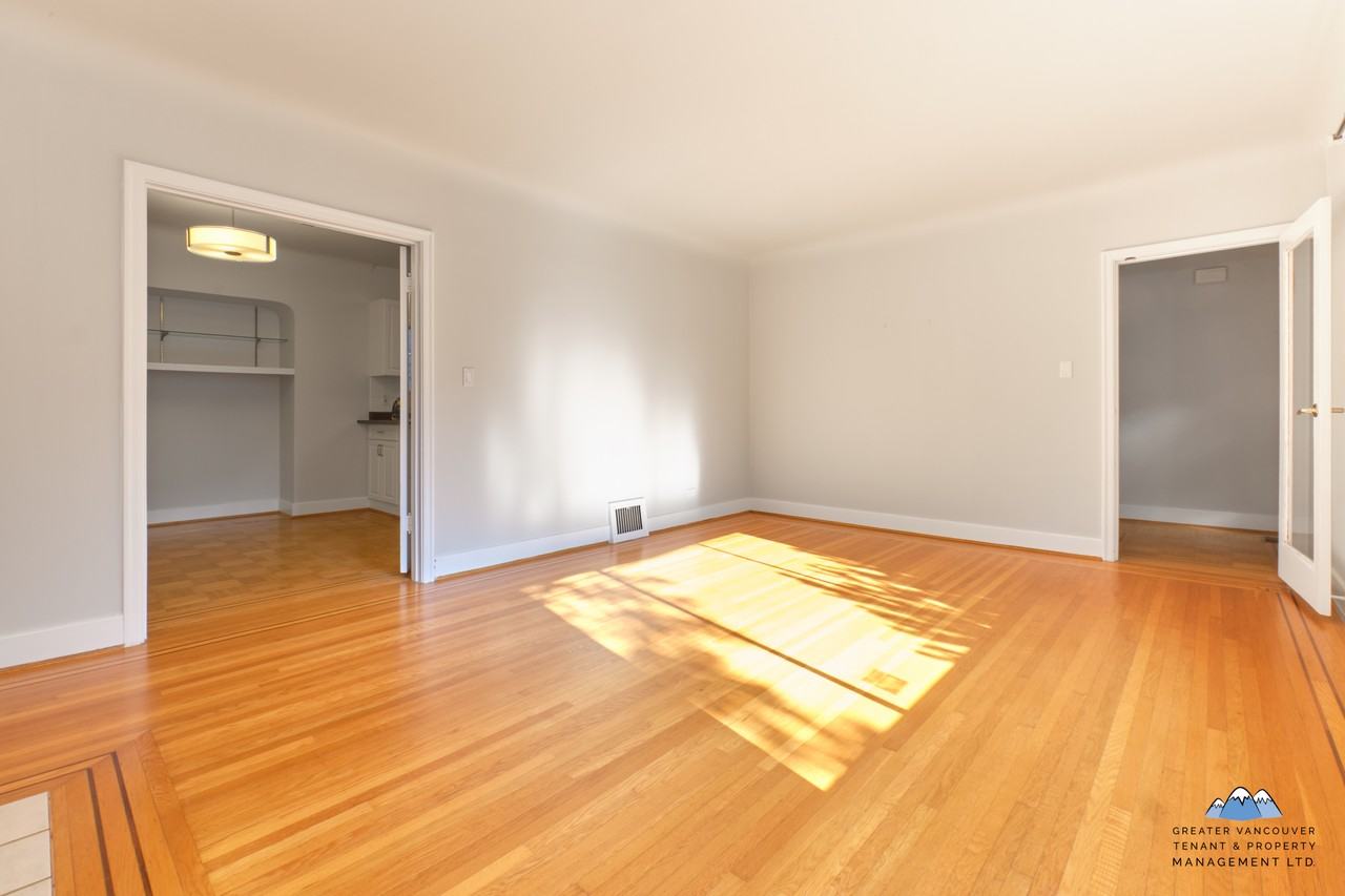 3175 Courtenay St - Photo 5 of 35