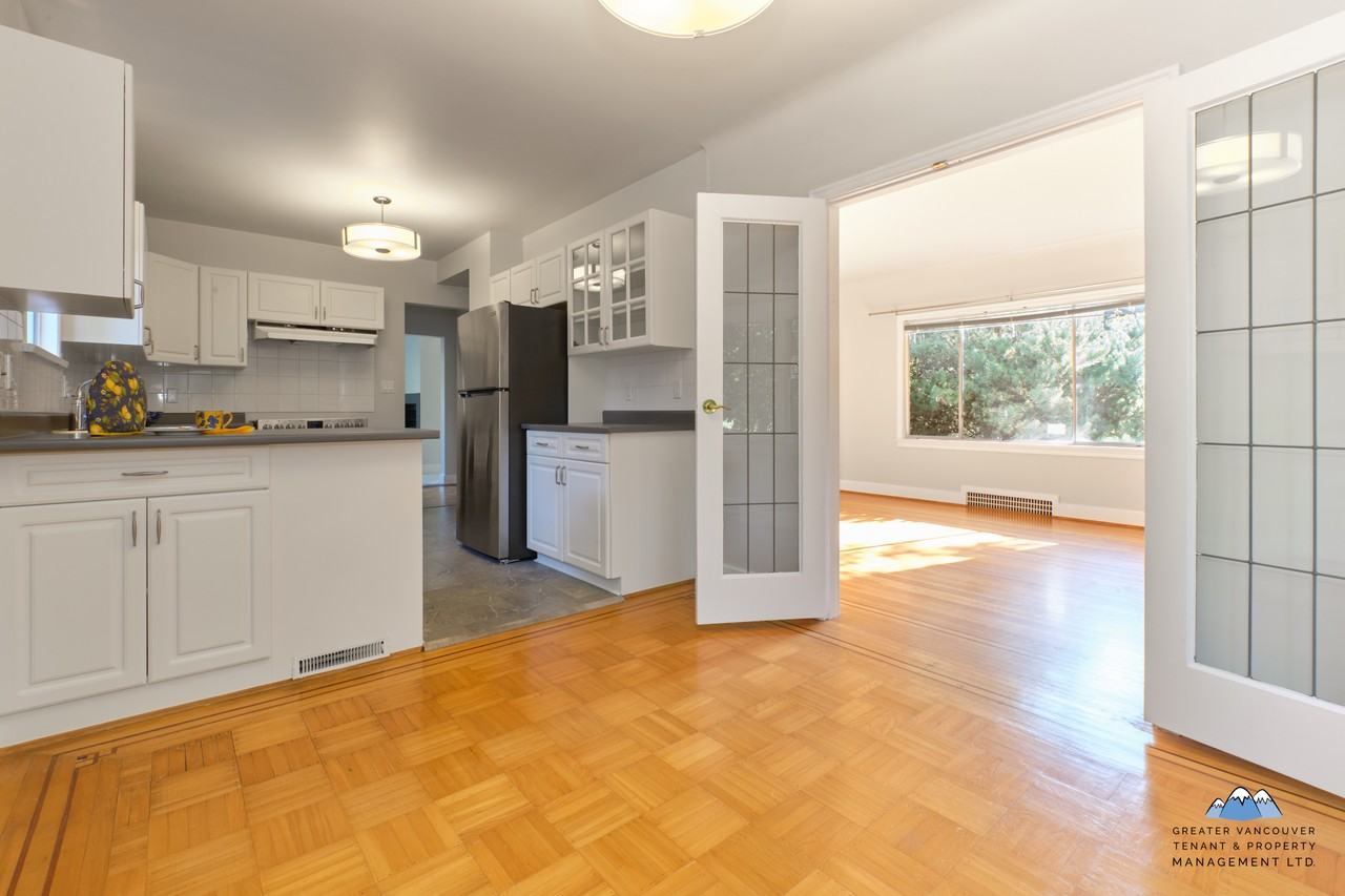 3175 Courtenay St - Photo 6 of 35