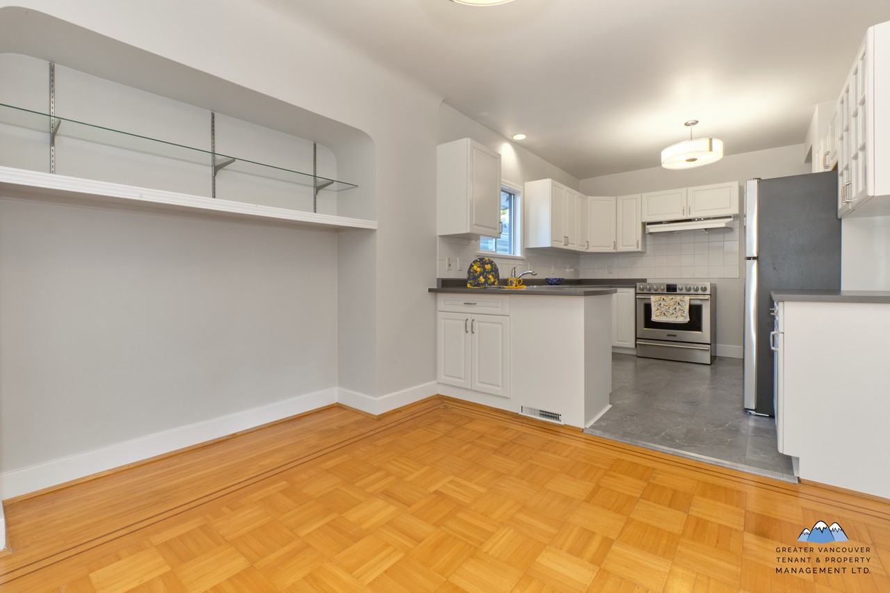 3175 Courtenay St - Photo 7 of 35