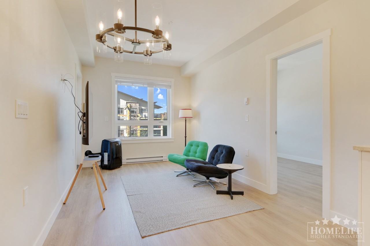 8233 208b St - Photo 6 of 22