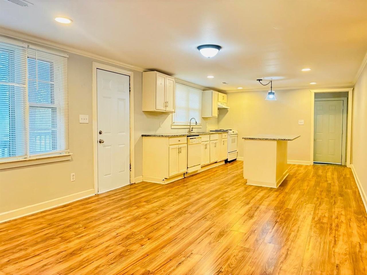 456 Lakeshore Pl Nw - Photo 3 of 21