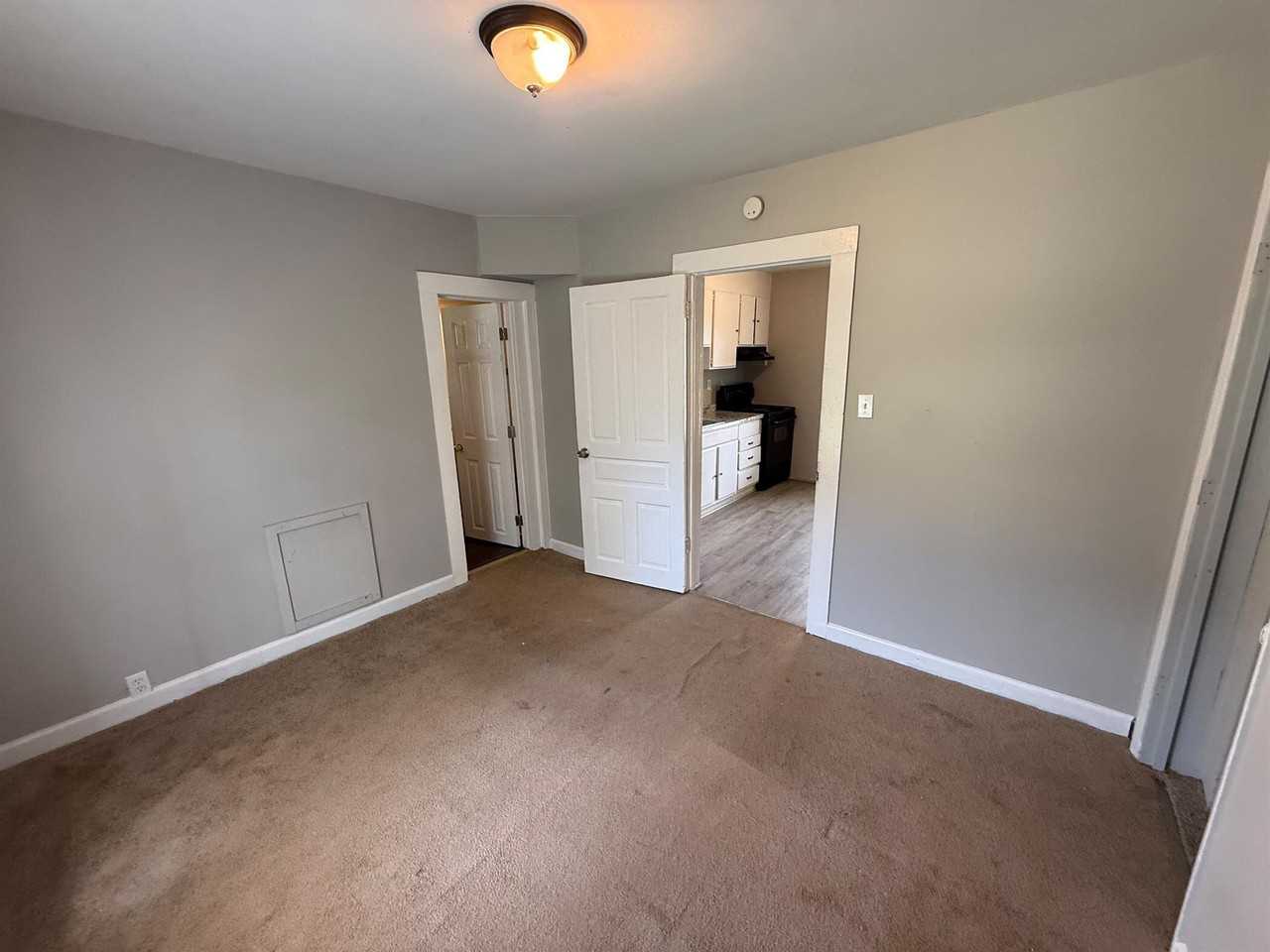 1336 Caldwell St - Photo 4 of 20