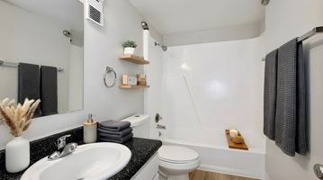 featured image of 2200 Gladys St