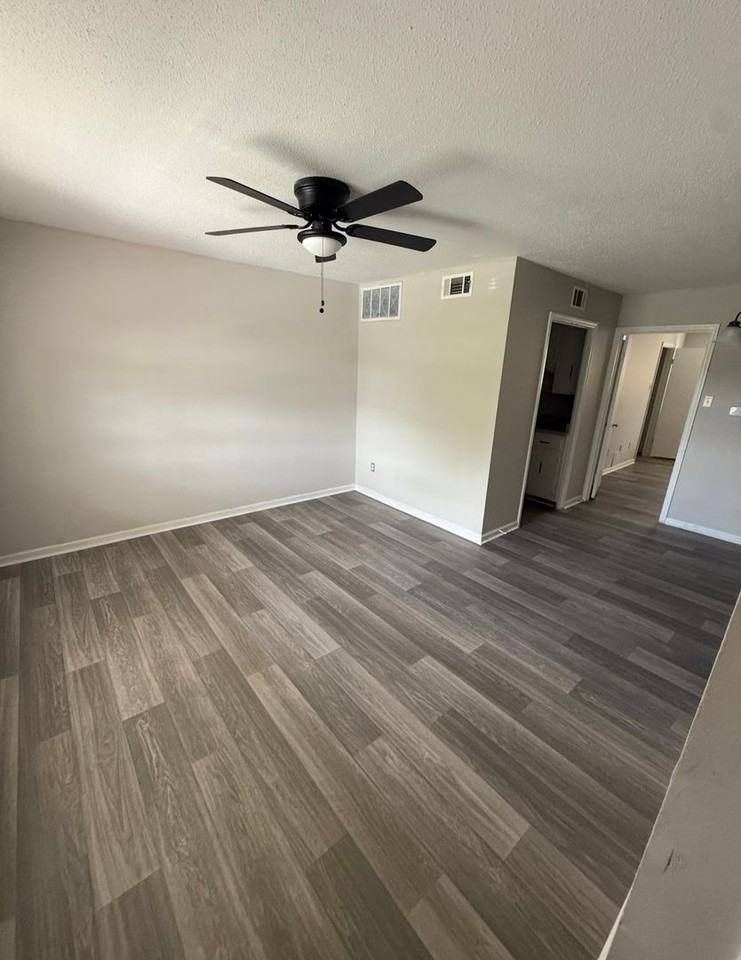 West Rock Gardens Apartments - Photo 5 of 13