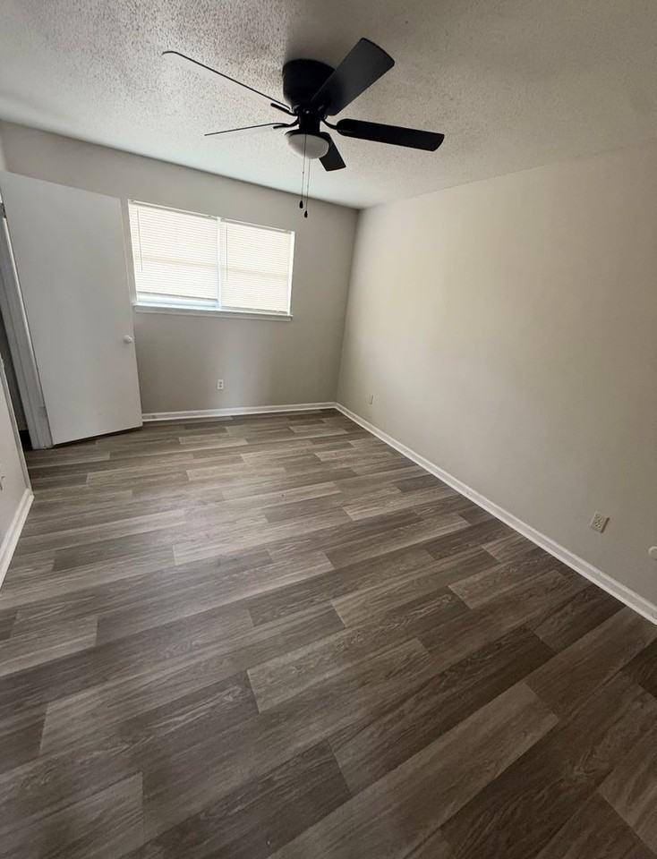 West Rock Gardens Apartments - Photo 7 of 13