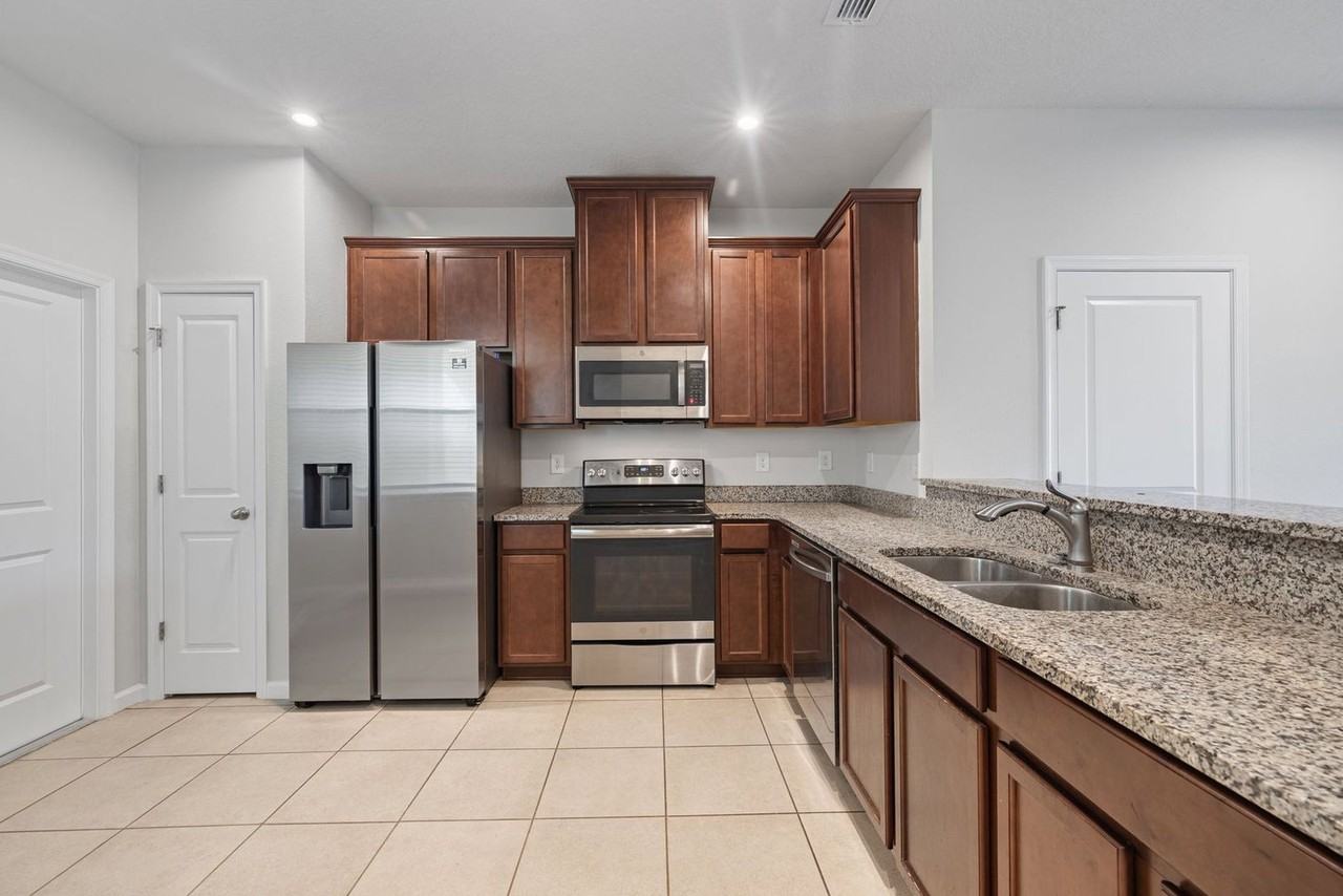 10705 Verawood Dr - Photo 6 of 42