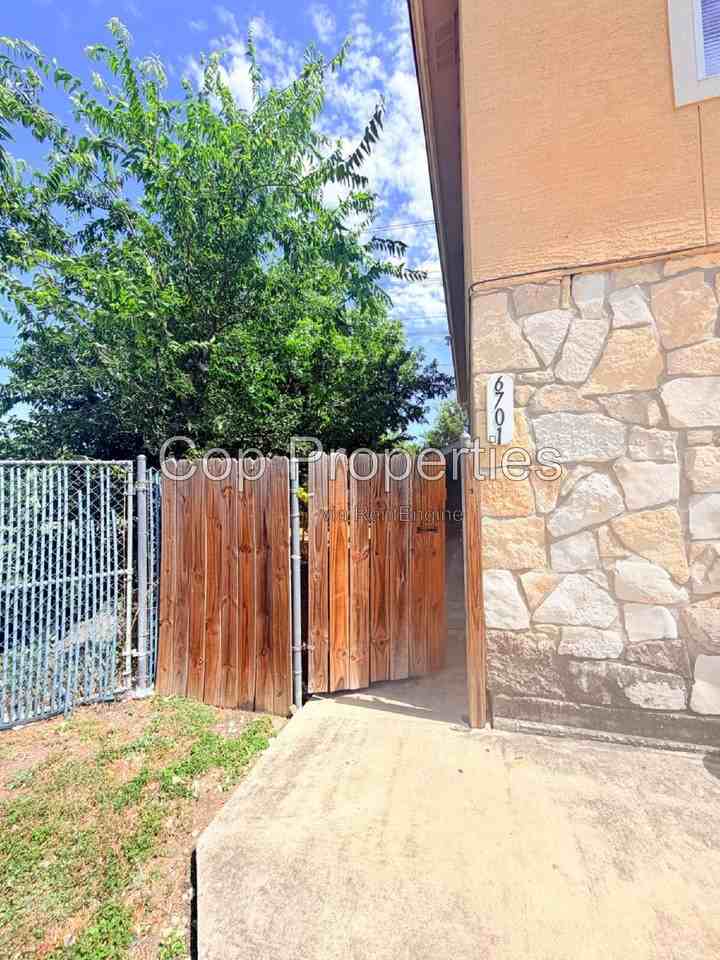 6701 Brothers Ln - Photo 2 of 13