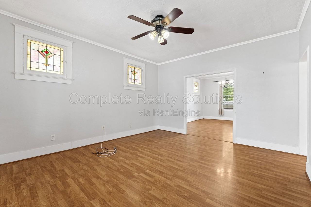 4839 Austria Ave - Photo 4 of 27
