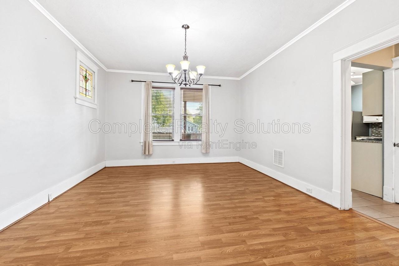 4839 Austria Ave - Photo 6 of 27