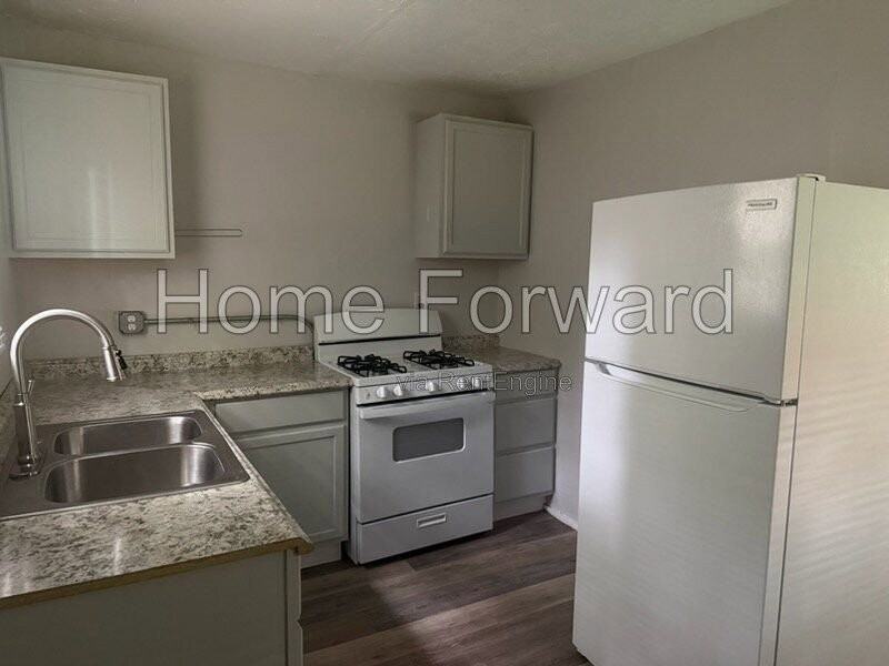 180 York St - Photo 3 of 5