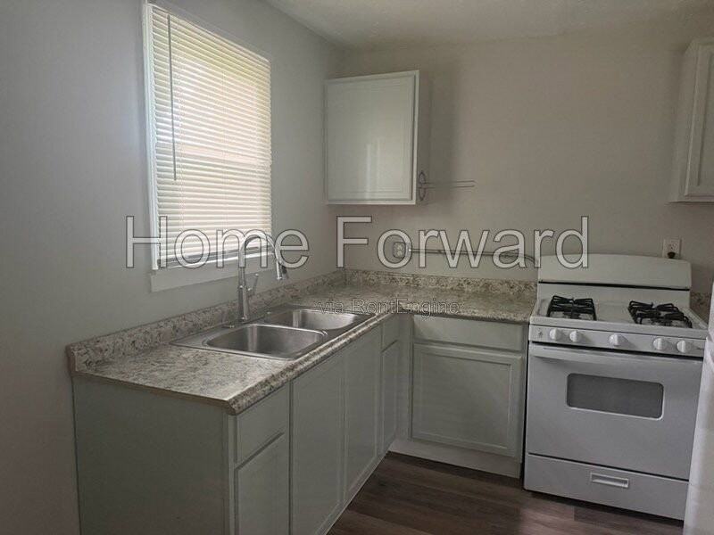 180 York St - Photo 4 of 5