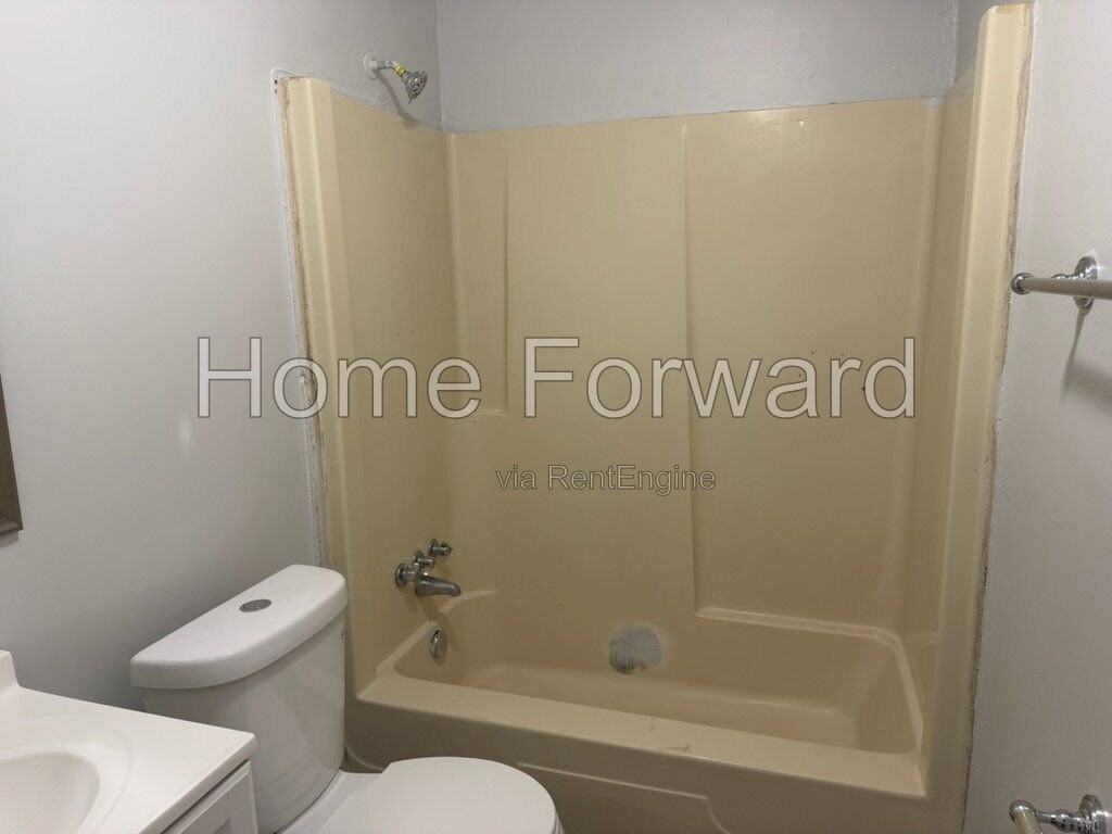 180 York St - Photo 5 of 5