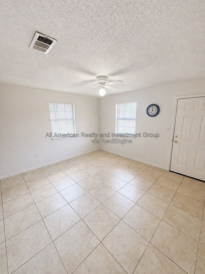 818 Lark St #4 - Photo 2 of 10