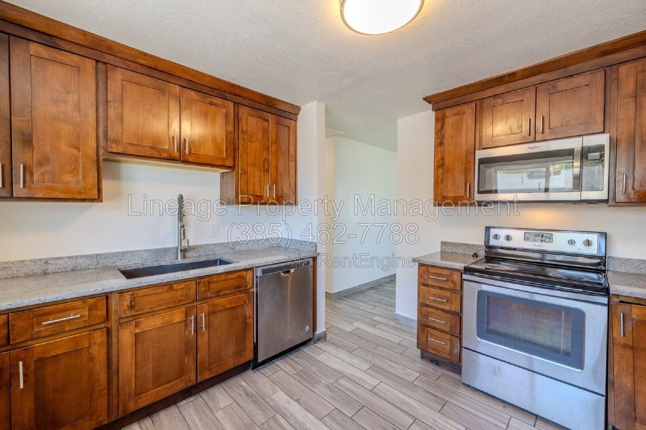 1223 S Emery St - Photo 2 of 30