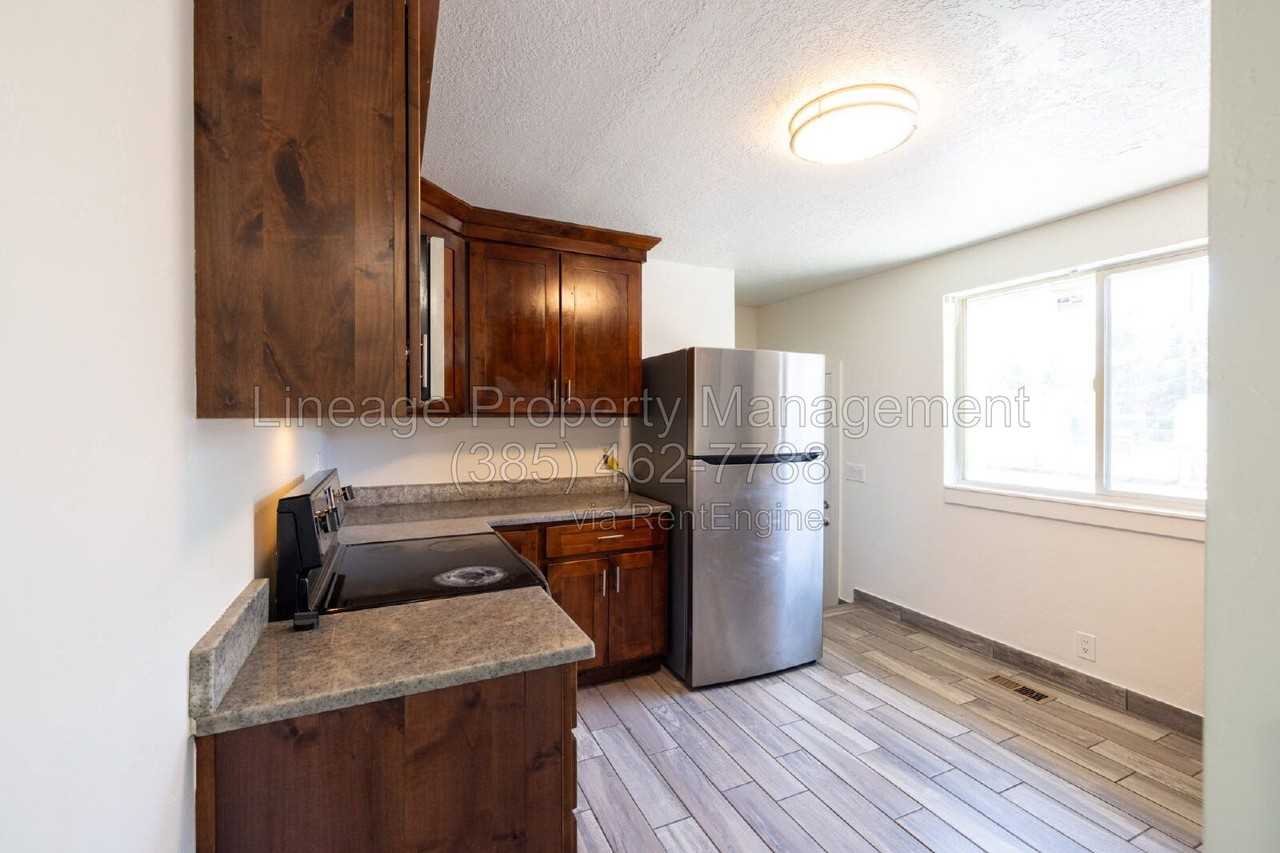 1223 S Emery St - Photo 3 of 30