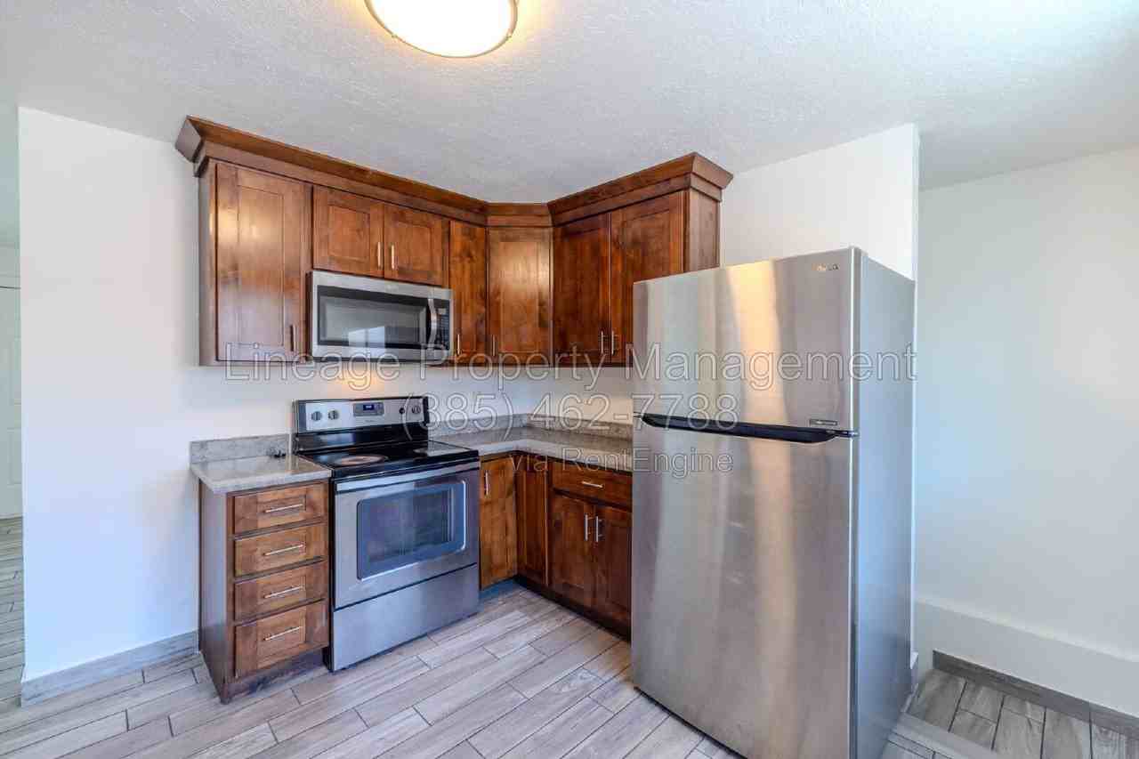 1223 S Emery St - Photo 4 of 30