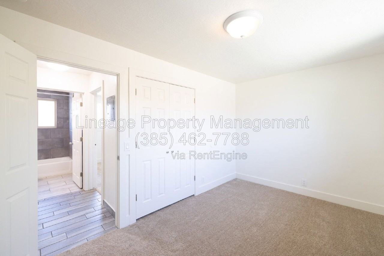 1223 S Emery St - Photo 6 of 30
