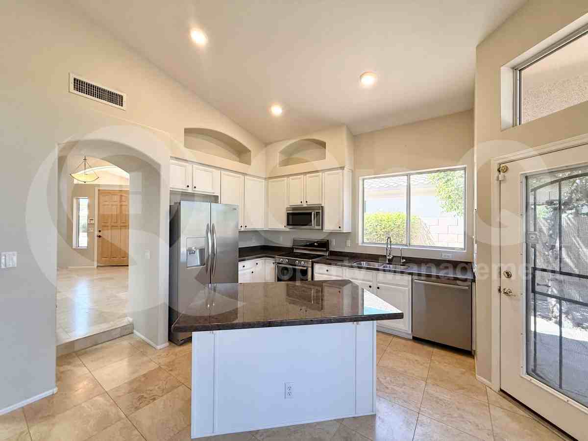 6064 W Irma Ln - Photo 4 of 29