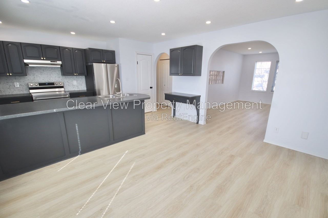 132 Grand River Blvd W - Photo 2 of 23