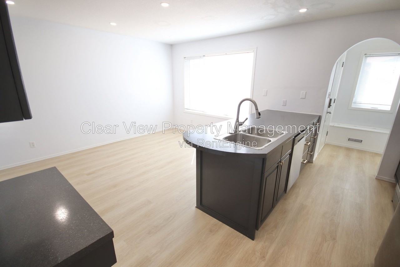 132 Grand River Blvd W - Photo 3 of 23