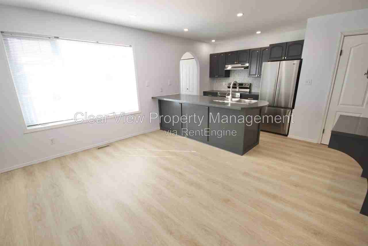 132 Grand River Blvd W - Photo 4 of 23