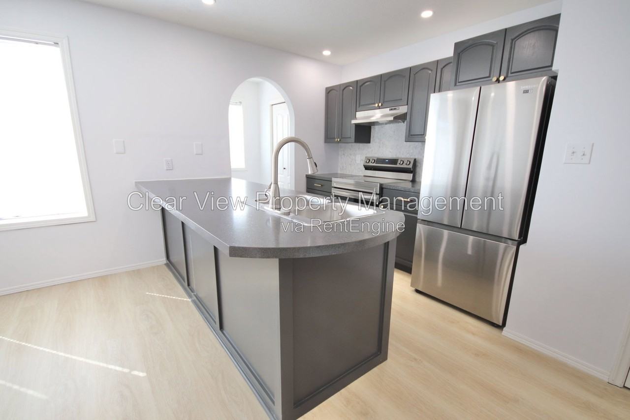 132 Grand River Blvd W - Photo 5 of 23