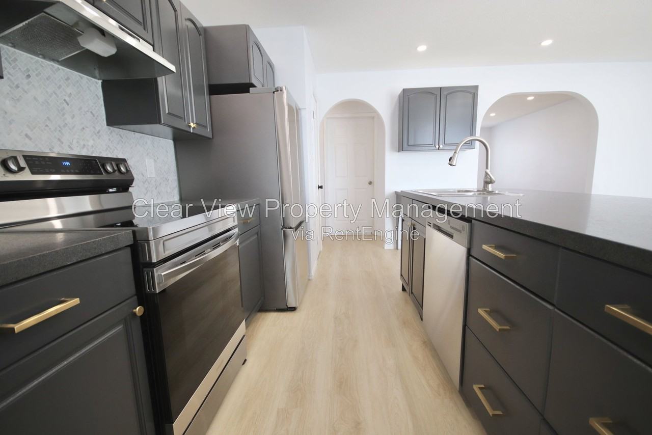 132 Grand River Blvd W - Photo 6 of 23