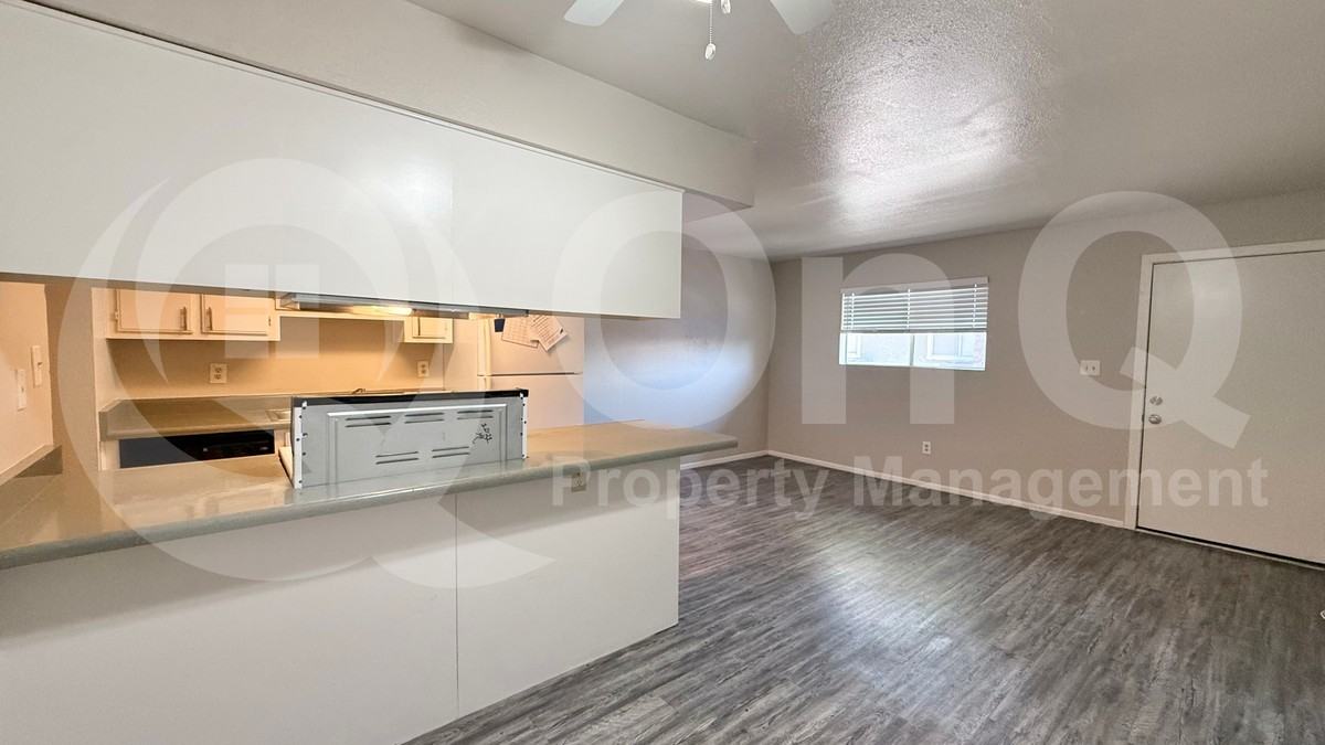 3004 E Waltann Ln #8 - Photo 5 of 23