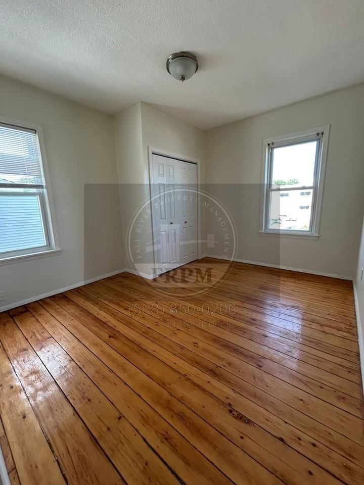 90 Montaup St #2 - Photo 7 of 12