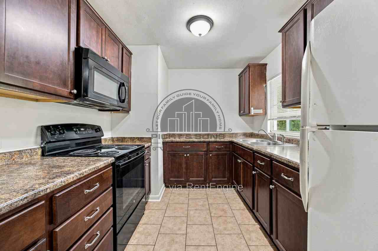 1625 Kelly St - Photo 6 of 18