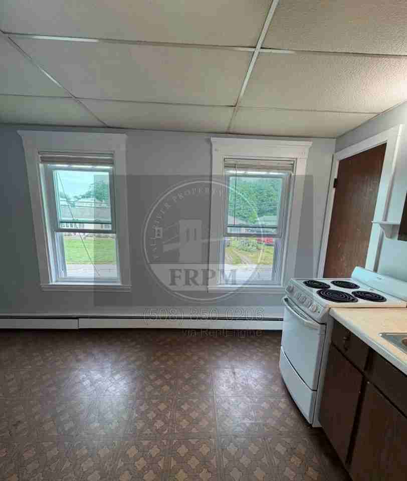 33 Berkley St #3 - Photo 4 of 11