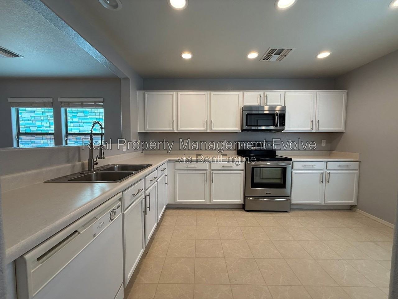 21122 E Stonecrest Dr - Photo 4 of 30