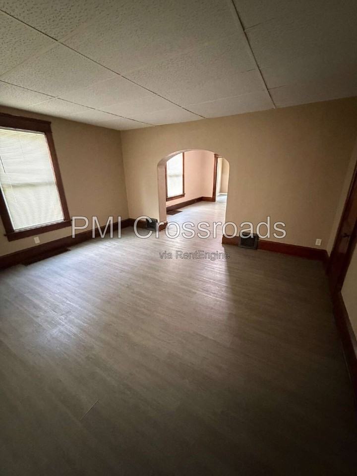 932 Roslyn Ave Sw #1 - Photo 6 of 9