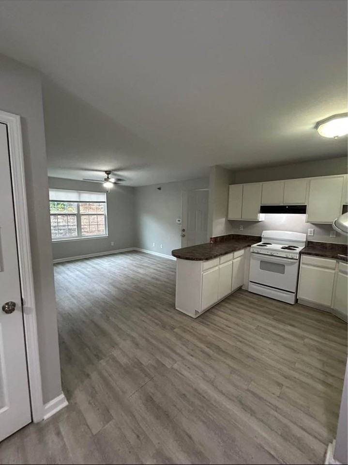 2 bed 2 bath Arkansas River Apartments - Photo 5 of 16
