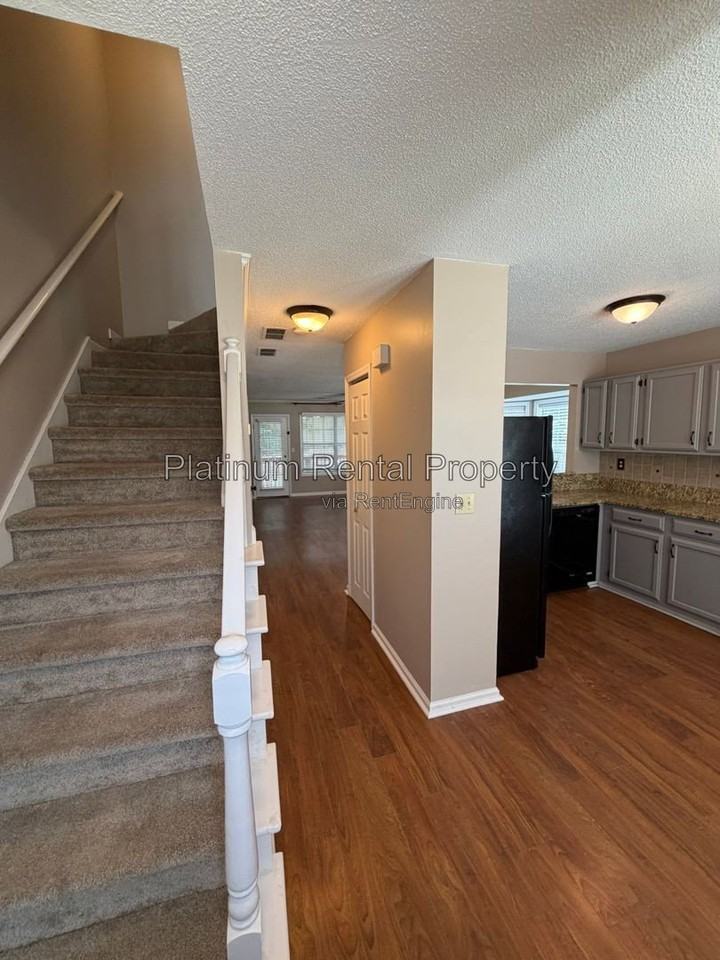 5116 Laurel Bridge Ct Se - Photo 5 of 35