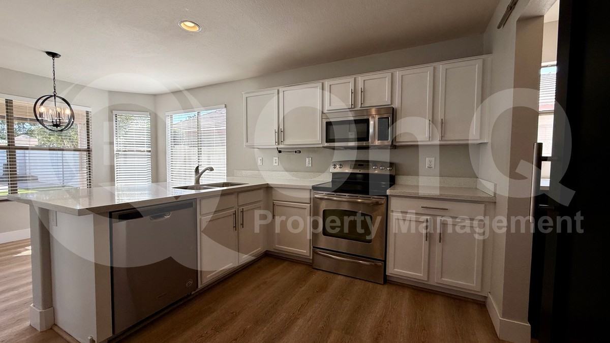 2201 E Arabian Dr - Photo 3 of 29