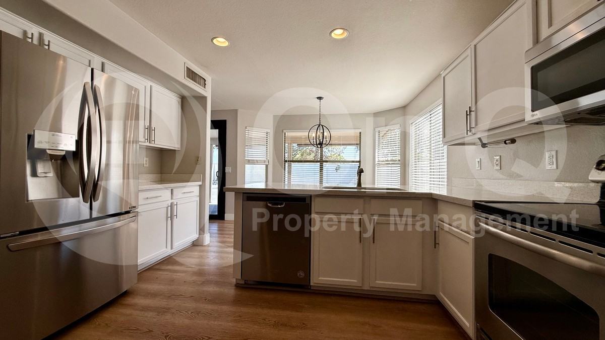 2201 E Arabian Dr - Photo 4 of 29