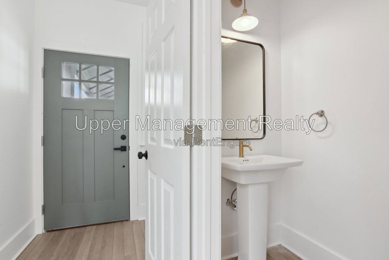 2727 3rd St #2727 - Photo 2 of 11