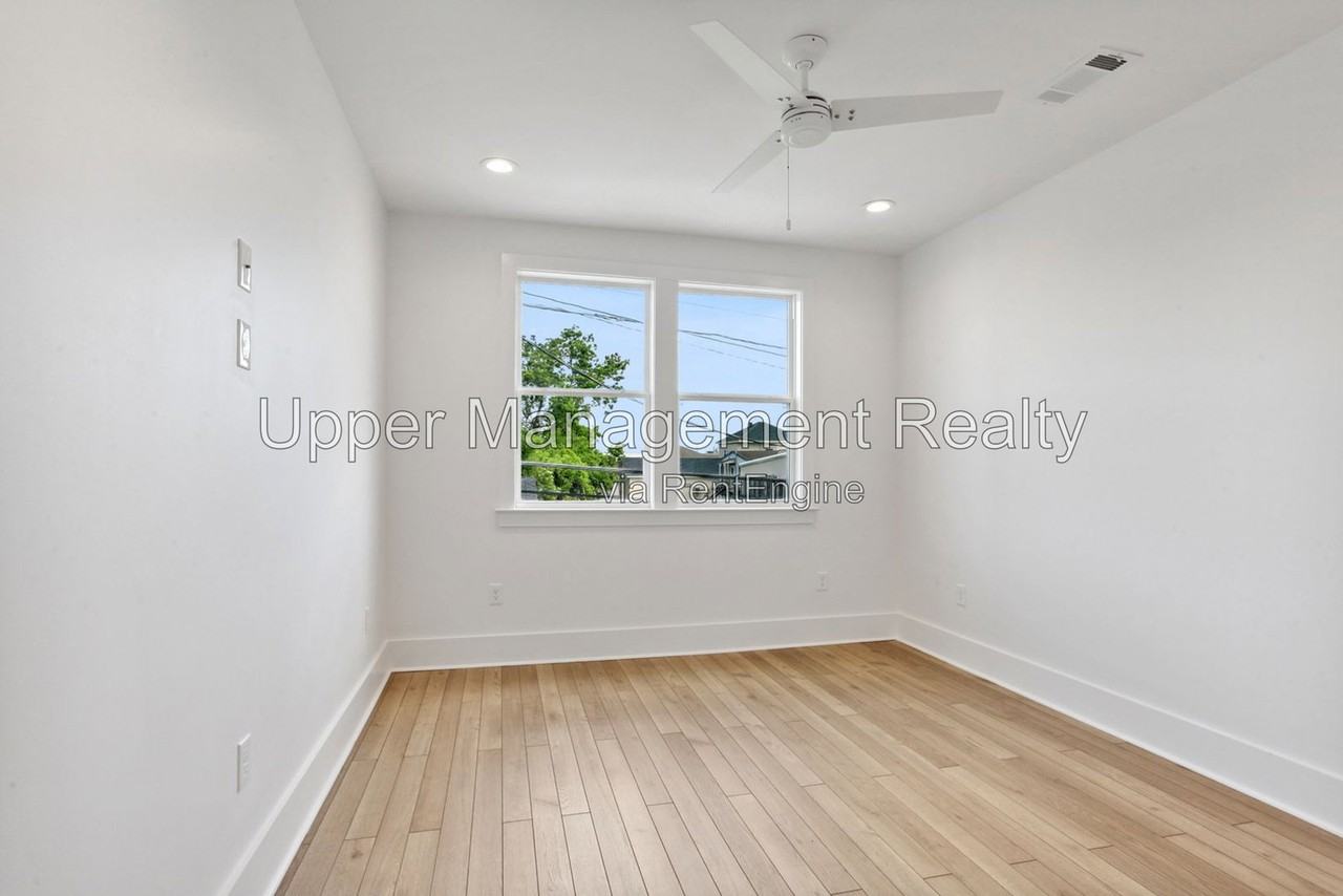2727 3rd St #2727 - Photo 4 of 11
