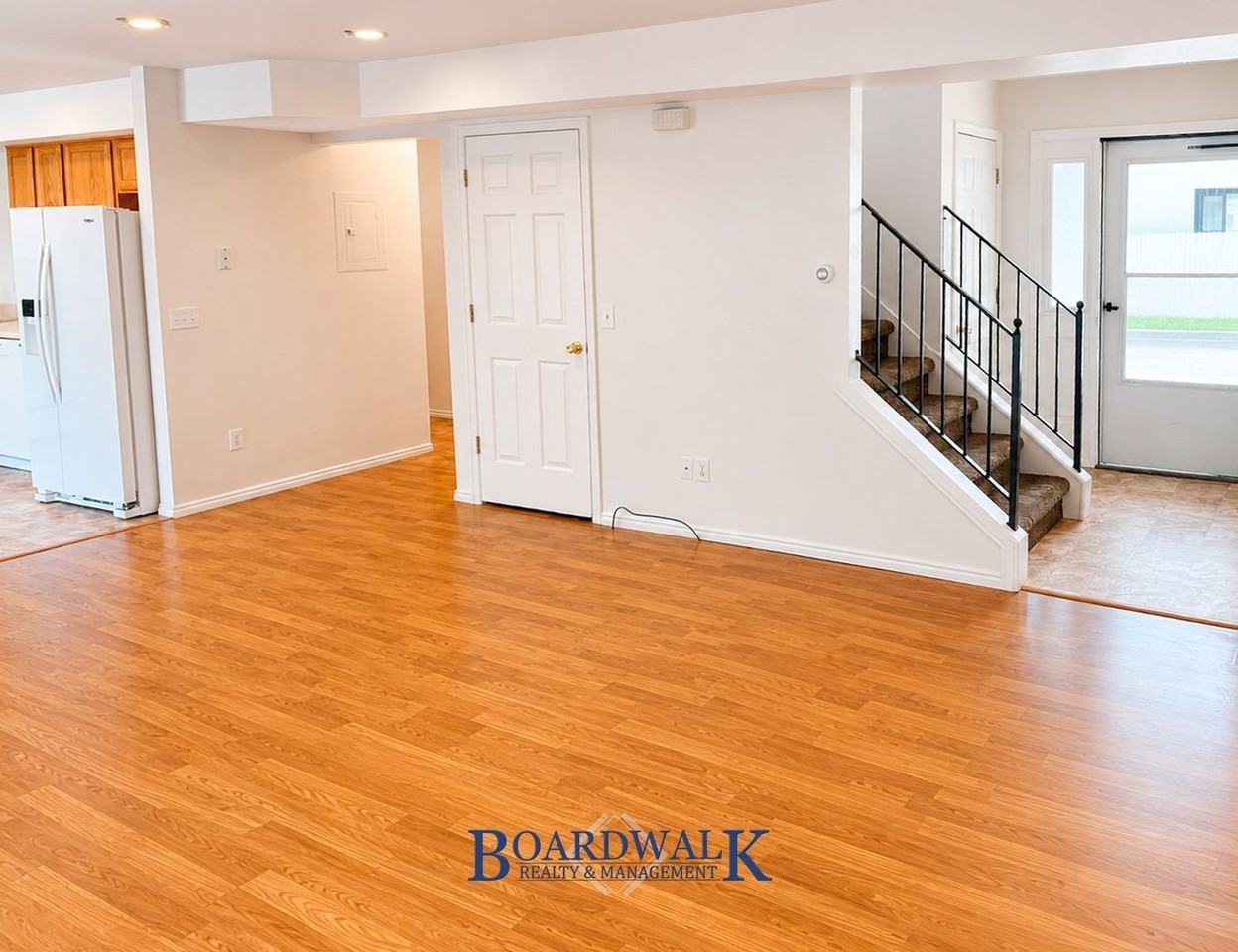 582 N Redwood Rd #2 - Photo 2 of 20
