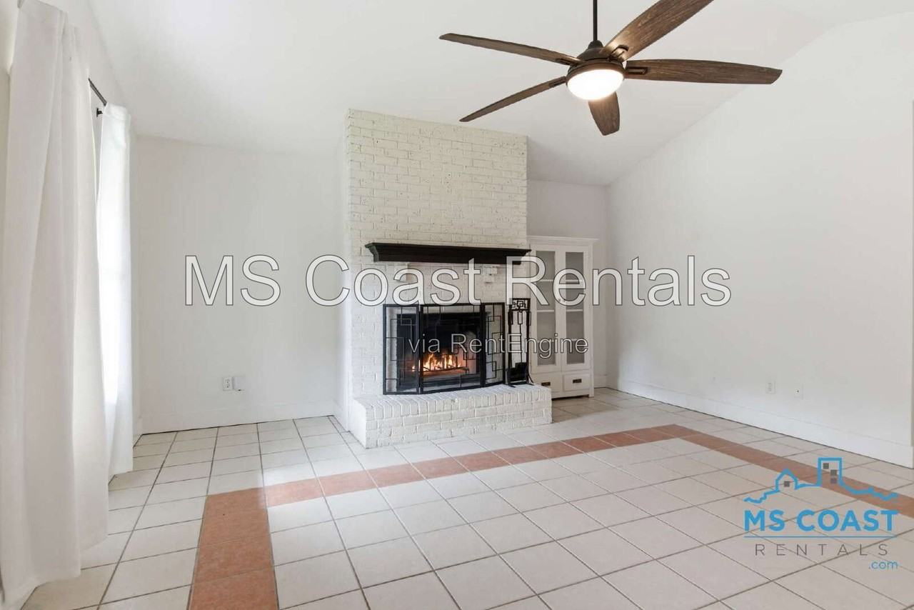 25 Fleetwood Pl - Photo 7 of 32