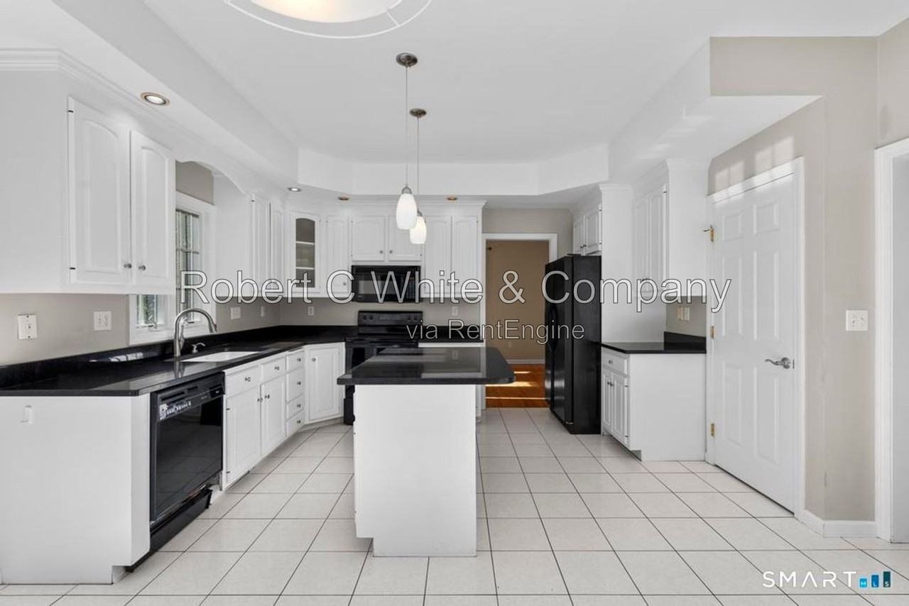 155 Beardsley Rd - Photo 7 of 39