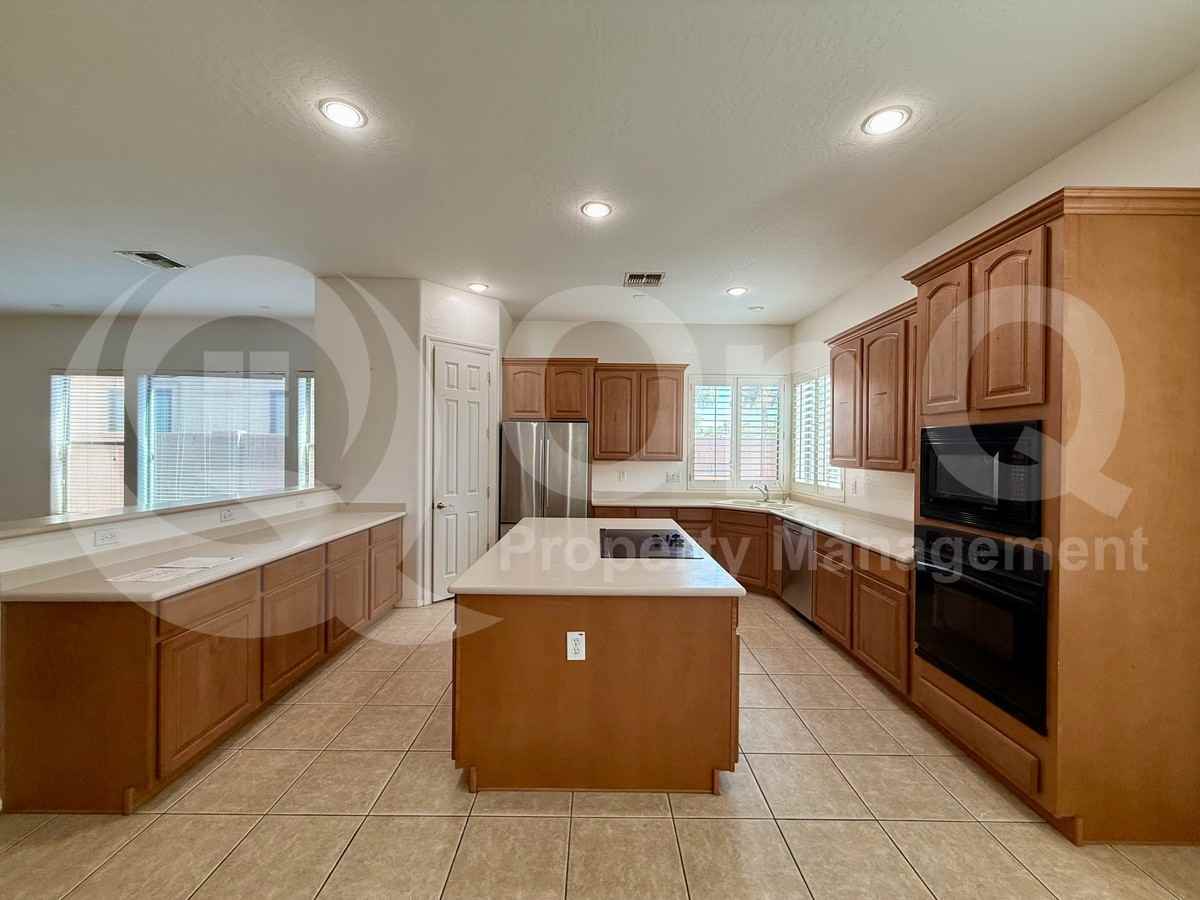 3630 S Velero St - Photo 4 of 27