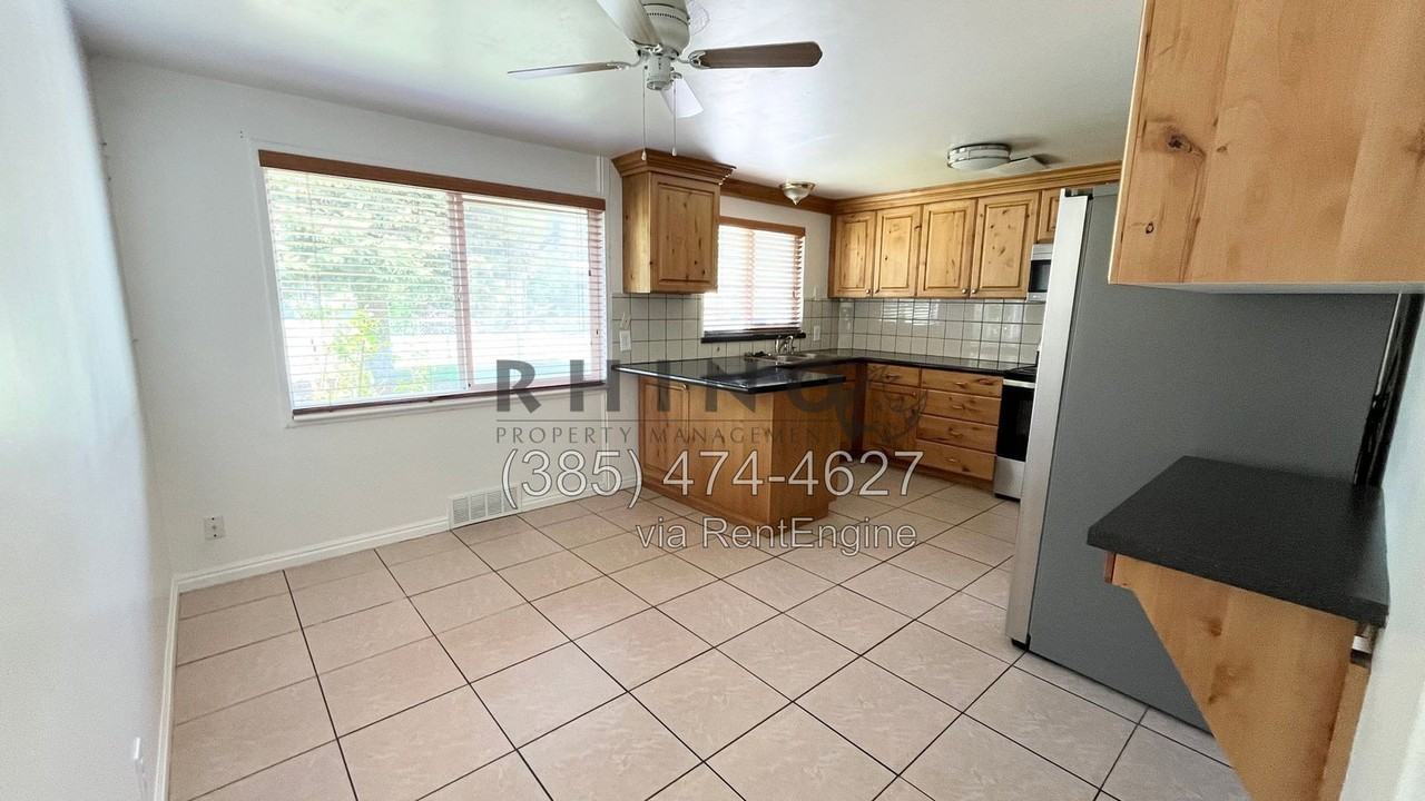 3389 S Hillsdale Dr - Photo 2 of 15