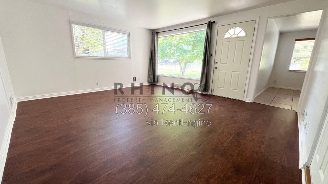 3389 S Hillsdale Dr - Photo 3 of 15