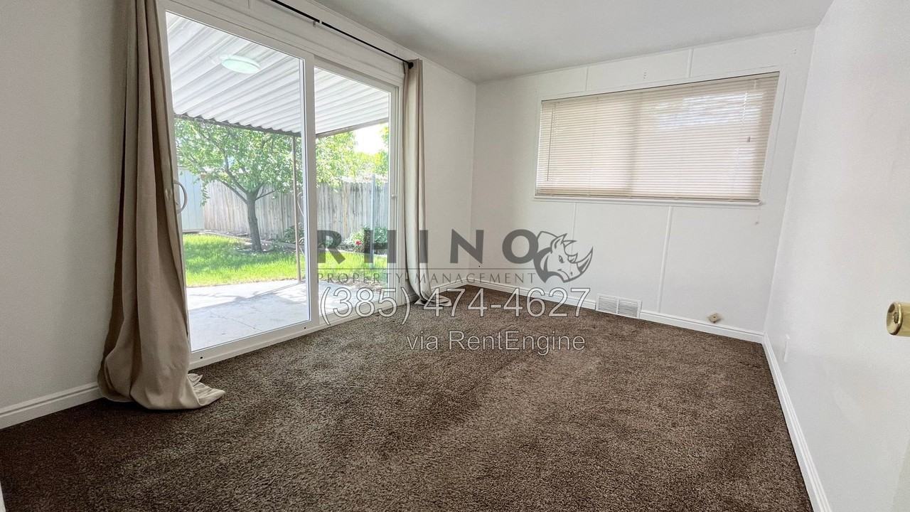 3389 S Hillsdale Dr - Photo 4 of 15