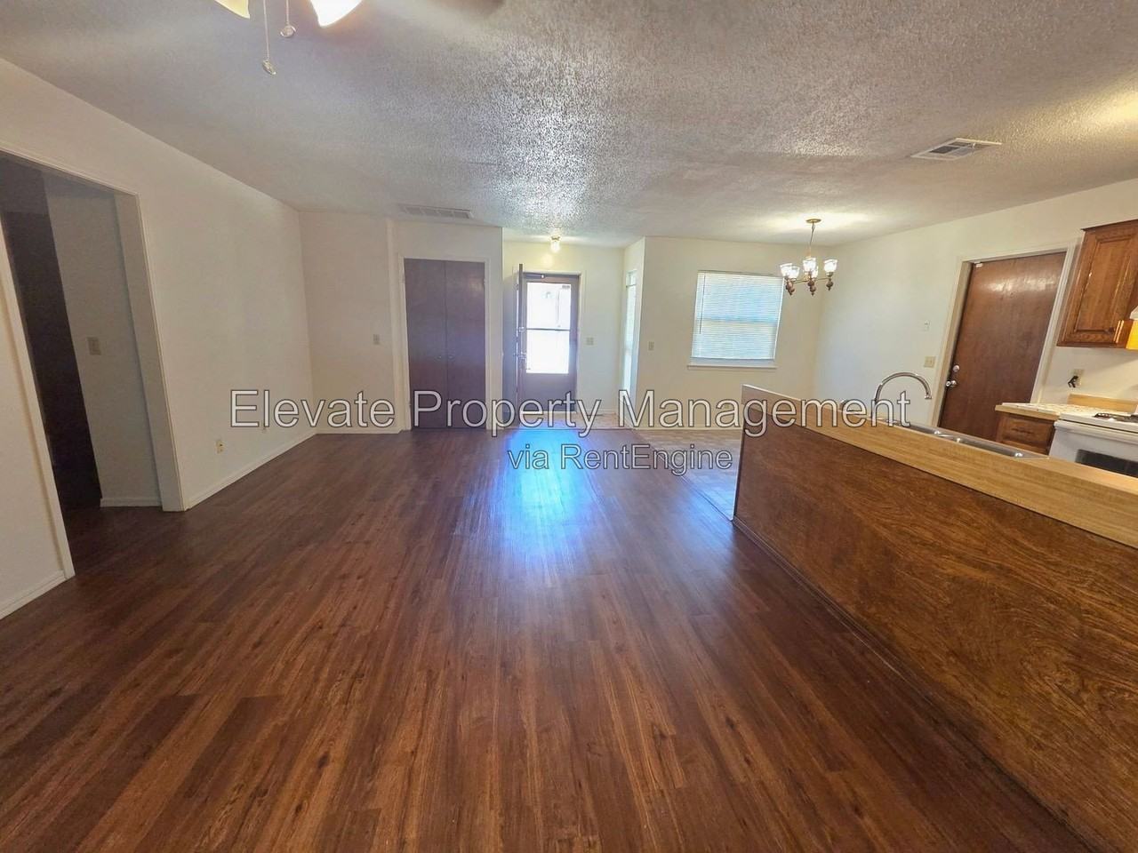 506 Peppertree Ln - Photo 2 of 14