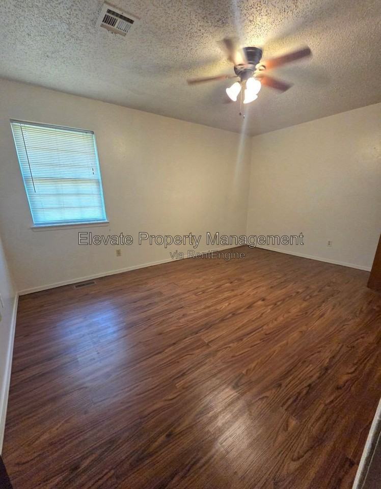506 Peppertree Ln - Photo 7 of 14