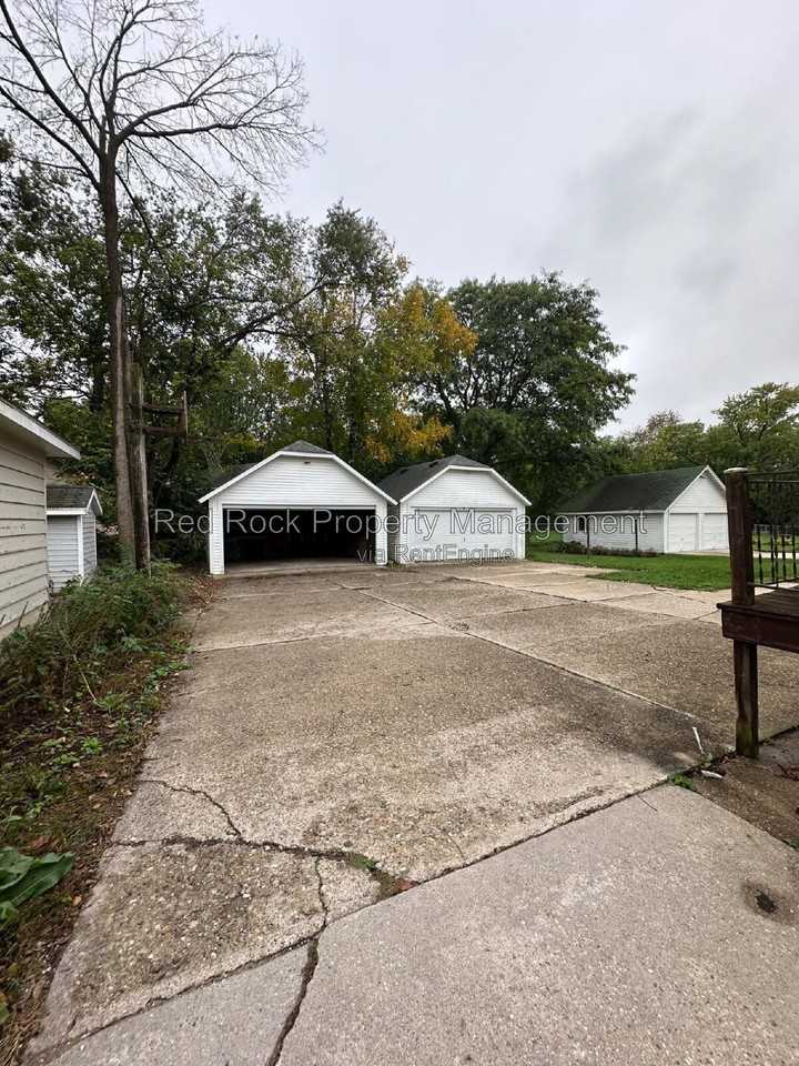 838 E Centerway - Photo 4 of 16