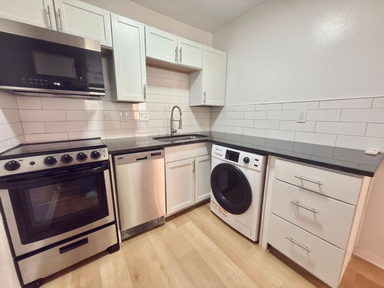 139 E Clifton Ave #200 - Photo 4 of 6